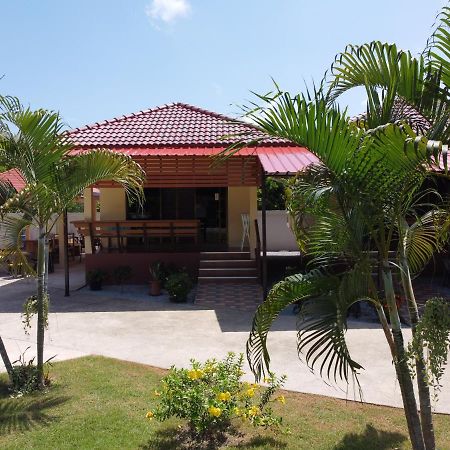 Naluemon Village Fh 1 Rayong Ngoại thất bức ảnh