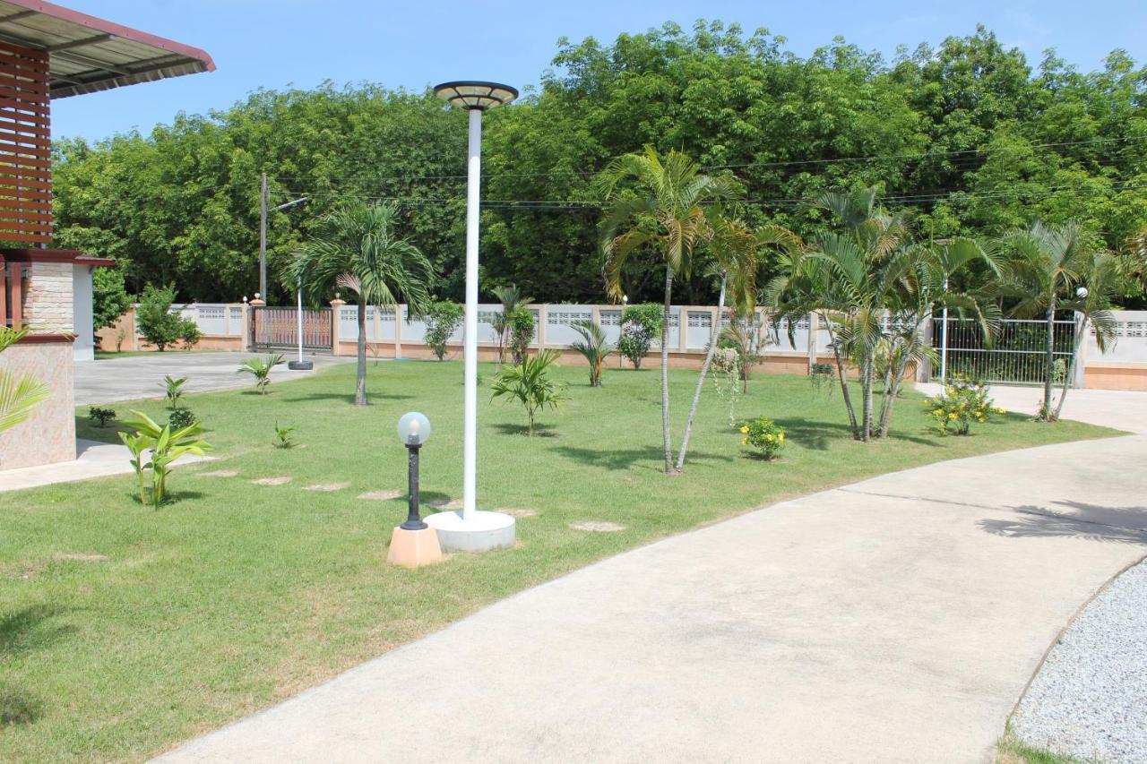 Naluemon Village Fh 1 Rayong Ngoại thất bức ảnh